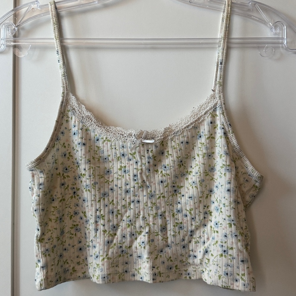 Brandy Melville Floral Sleeveless Crop Tank Top
